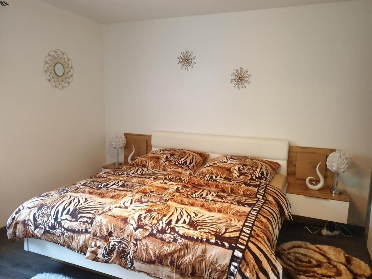 Ana'S Ferienwohnung ฟูร์ท อิม วัลด์ ภายนอก รูปภาพ